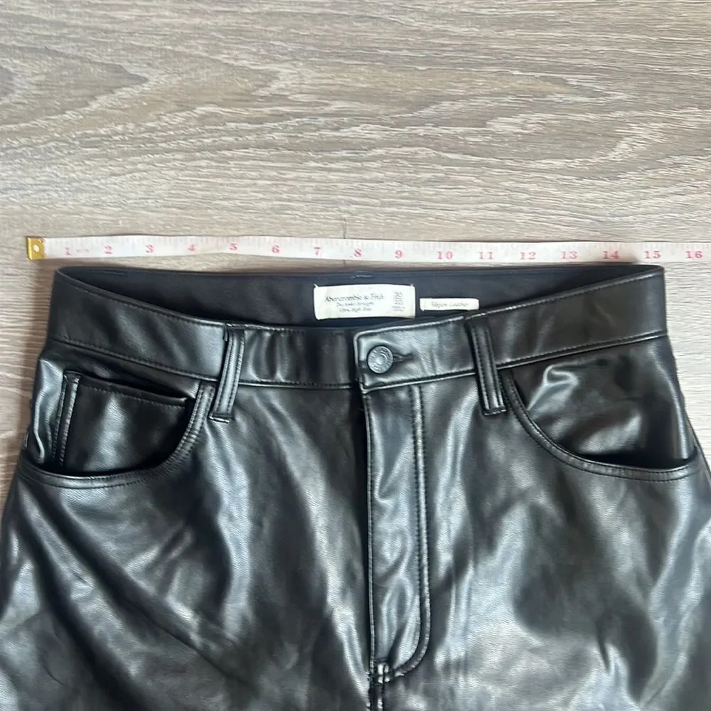 Abercrombie & Fitch The Ankle Straight Ultra High Rise vegan leather - Picture 9 of 12